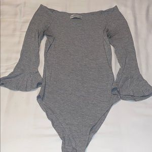 Abercrombie Off the Shoulder Body Suit w. Bell Slv